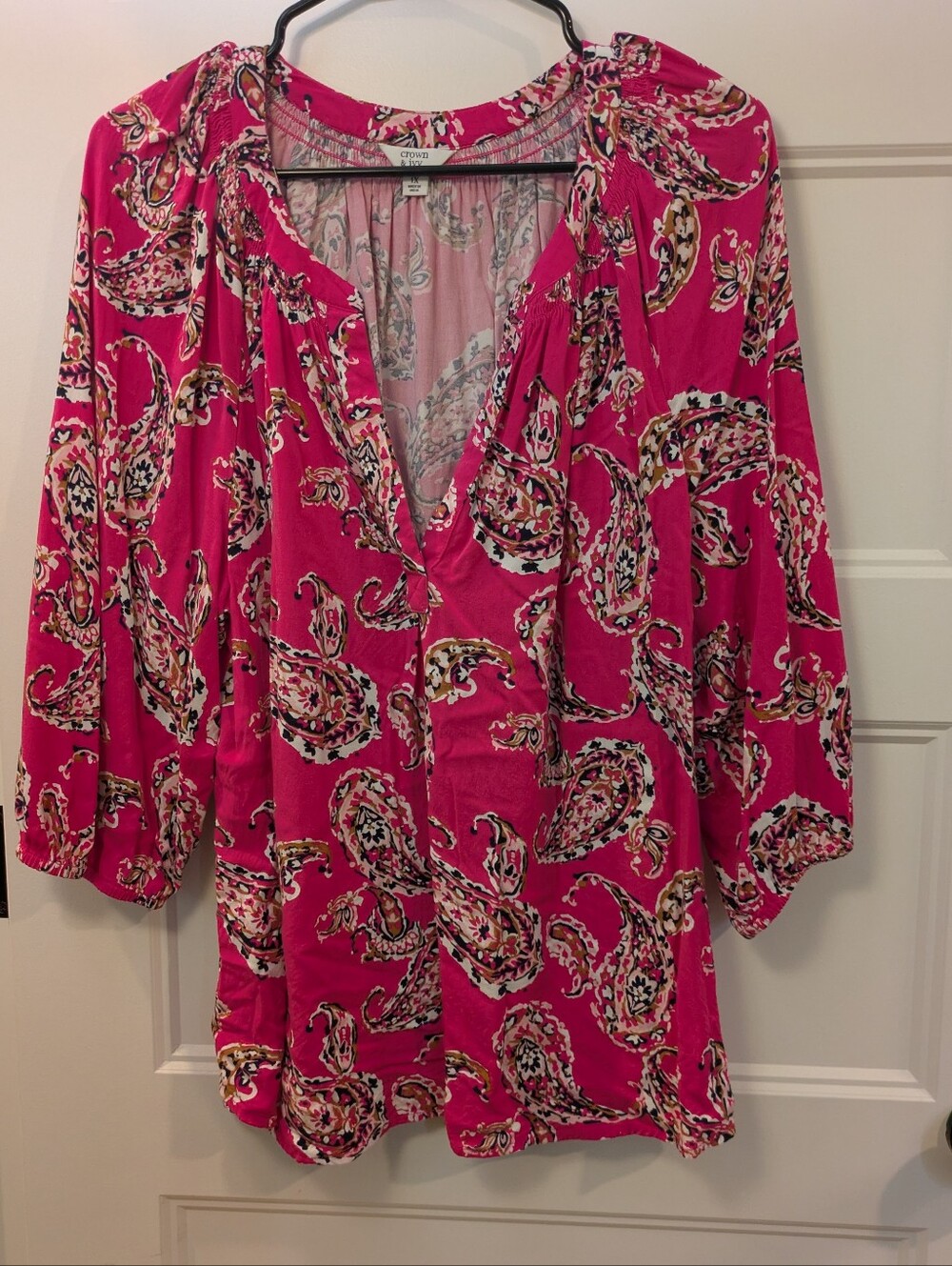 crown & ivy Hot Pink Paisley V-Neck Tunic Top